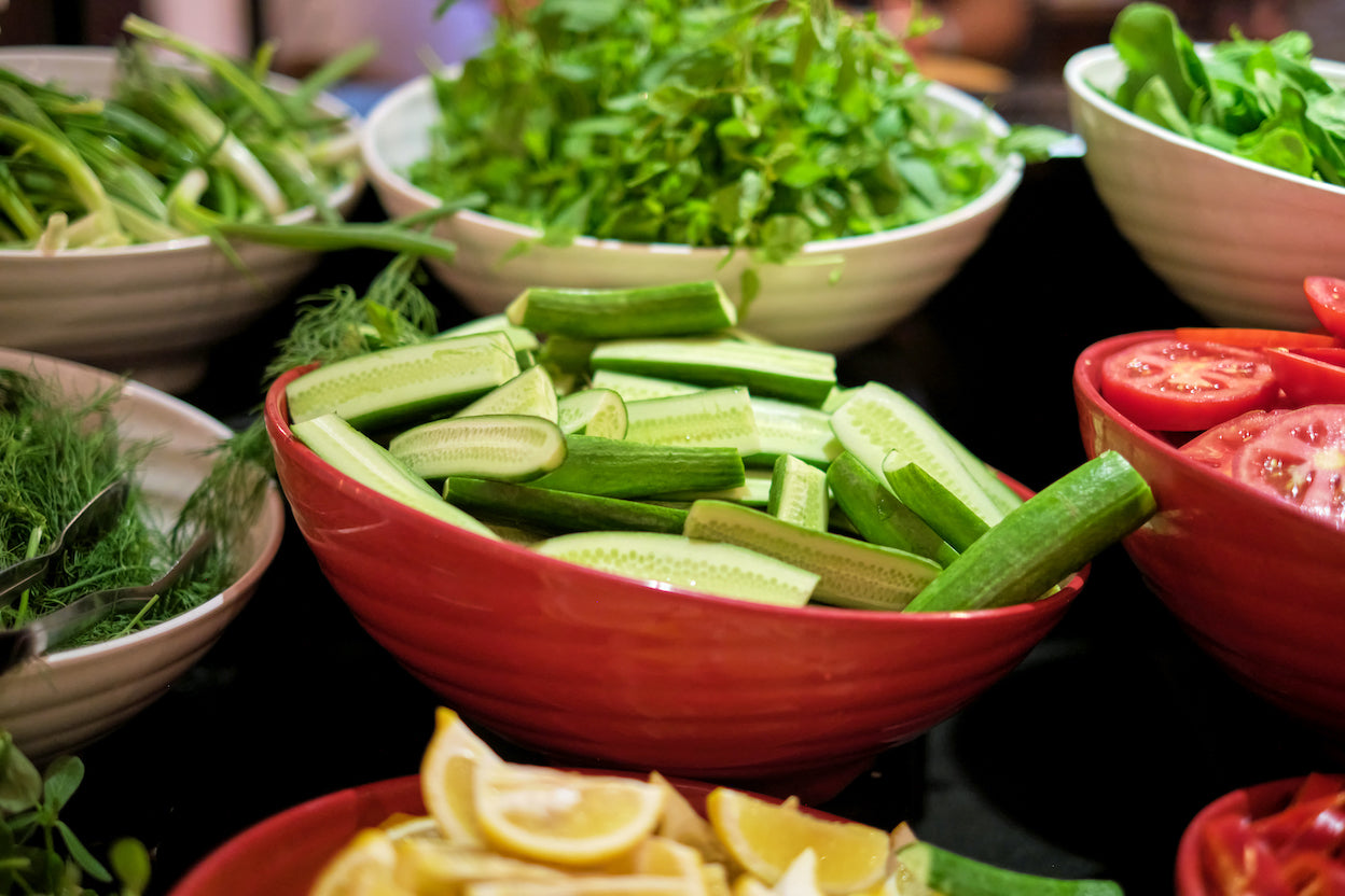 Essen im Gleichgewicht: Einblicke in die westliche und TCM-Ernährungsphilosophie